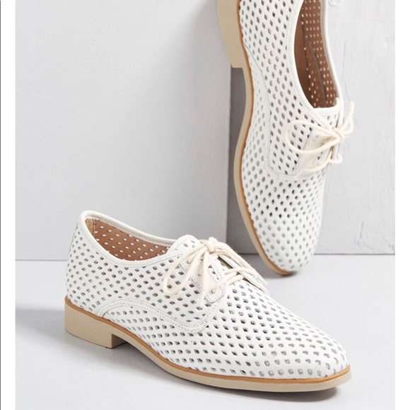 Modcloth Shoes - ModCloth Left to Logic Leather Oxford Flat